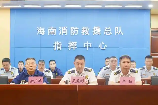 为做好南海热带低压防御工作,海南省消防救援总队积极与气象,水利等