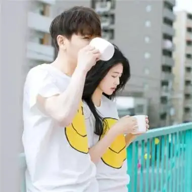 情侣头像秀恩爱一张照片