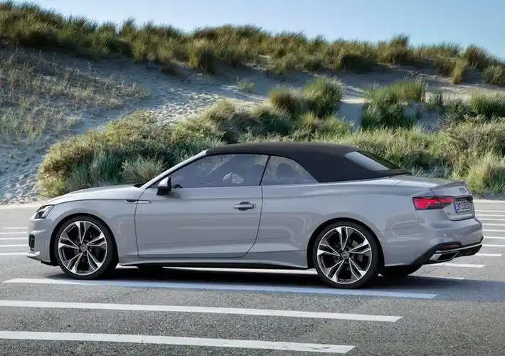 敞篷轿跑哪家强奥迪a5与宝马4系的较量