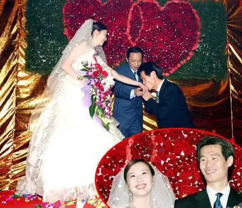 盘点家庭幸福的国脚李明退役妻儿穿球衣支持都比不过申思妻子