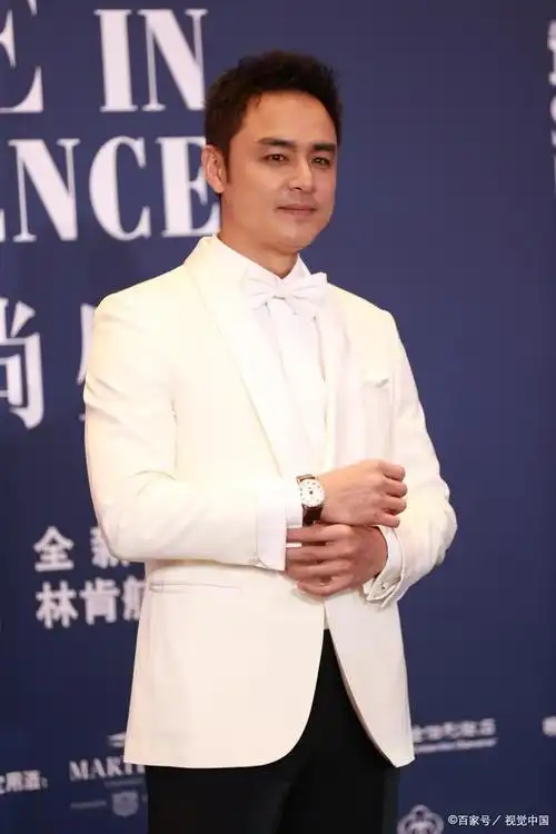 明道,本名毛阁成,出生于中国台湾,是一位演员,歌手和舞者.