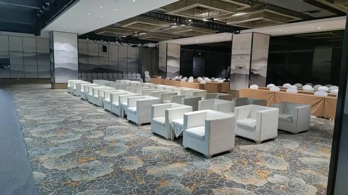 鑫港万豪国际酒店,沙发桌椅现场,美不美#年轻人的休闲方式 #