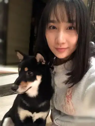 雷佳音老婆晒素颜照翟煦飞个人资料是个厉害人物