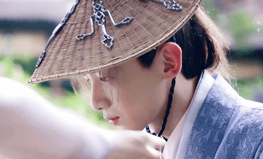 李佳琦侧颜惊艳热搜!这些男明星凭什么能被夸"古风美男"?