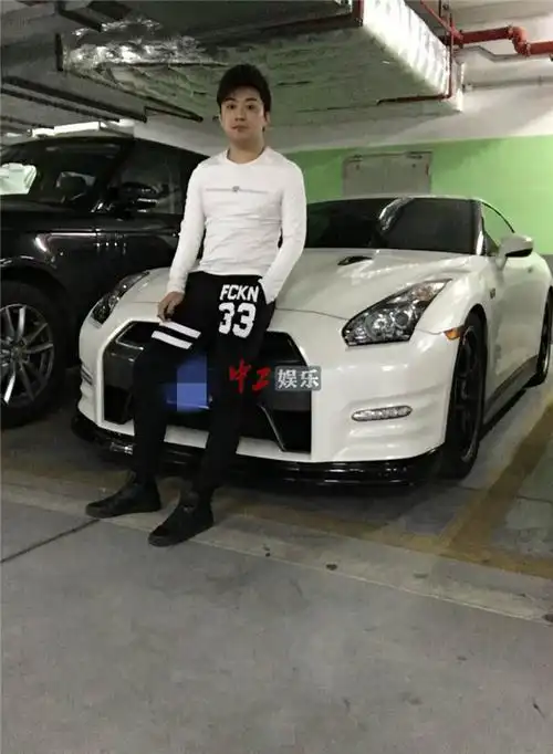 90后富二代开千万豪车报名选秀称有钱和梦想无关
