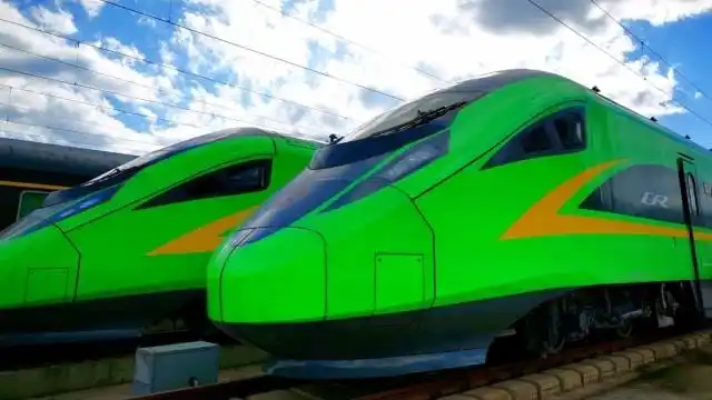 绿巨人复兴号高铁完成首秀,全车覆盖wifi,看片刷剧毫无障碍