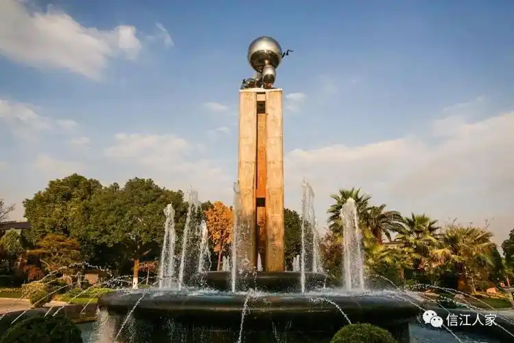 上海海湾寝园名人雕像