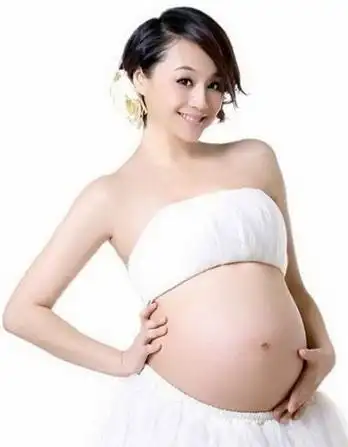 为了让辣妹安心养胎,小贝已经租下了马里布海滩的海景房准备全家迁去