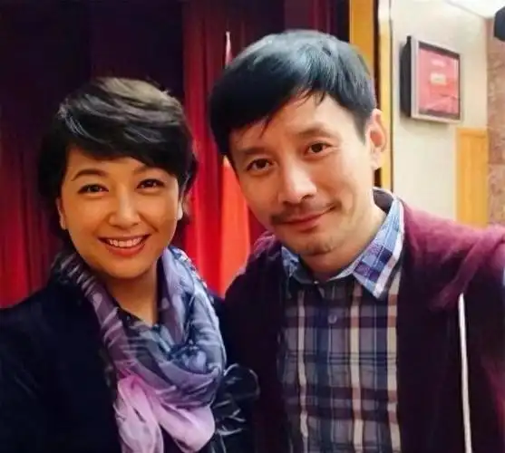 演员江珊55岁了她二婚的老公叫田小洁比前夫高曙光更加帅气