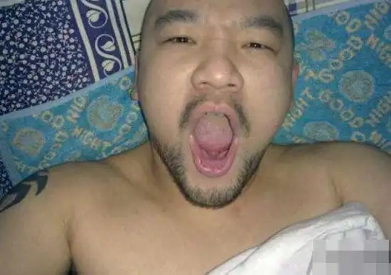 新浪娱乐 3月18日,歌手李代沫吸毒被抓的消息传开后,其成名前的照片也