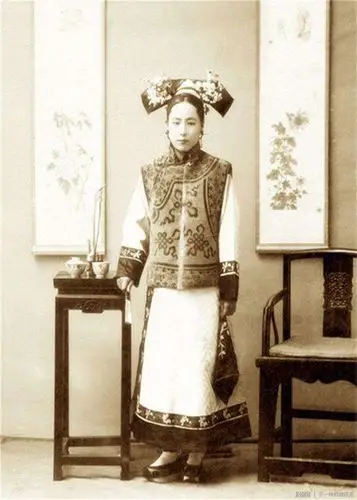 慈禧身边的御前女官,被誉为东方"蝴蝶舞后",美人永不迟暮