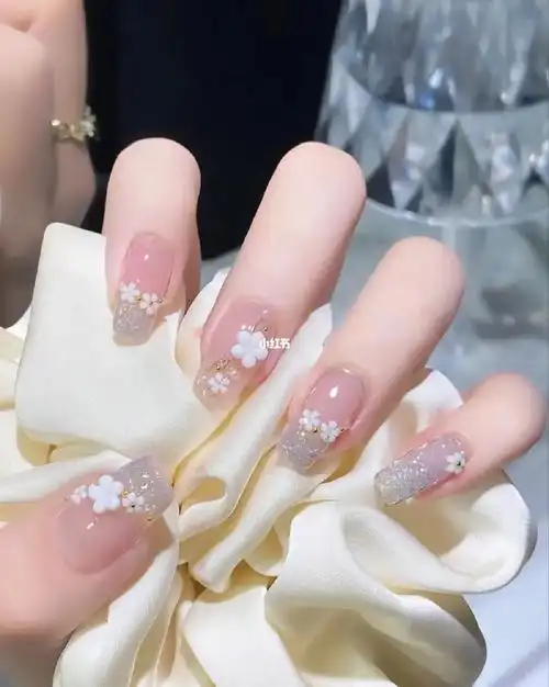 夏日美甲之长款气质白色美甲