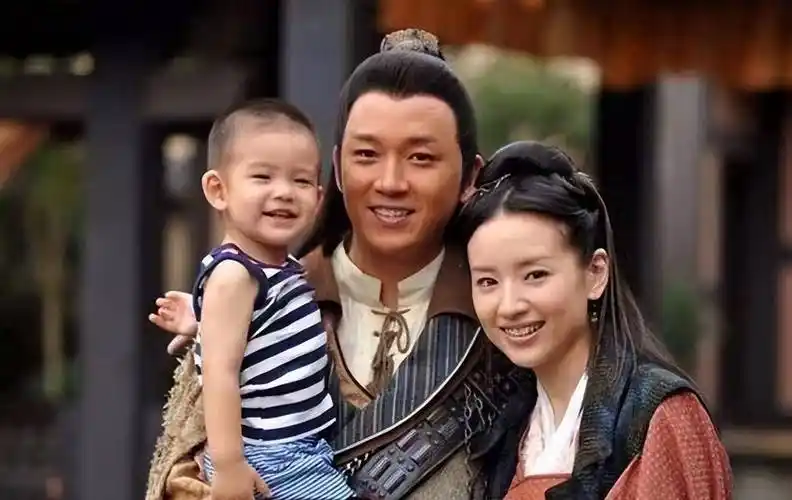 梁朝伟传绯闻,爱上丑男王大治,9年不让潘粤明见儿子_妈妈_张艺谋_观众