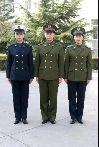 英姿飒爽90年我军女兵服装简史