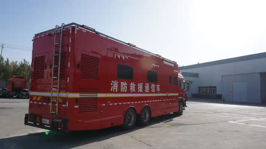 汕德卡6x4 12米应急救援指挥消防车外观