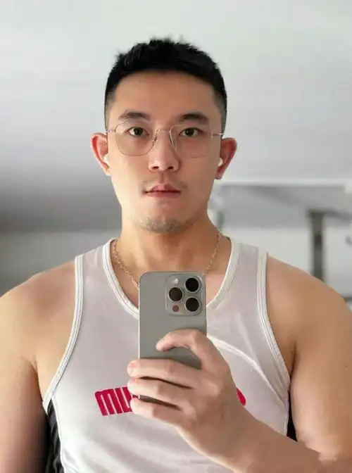 "两边铲光,中间不动",男生剪这3款发型干净利落,阳光帅气!