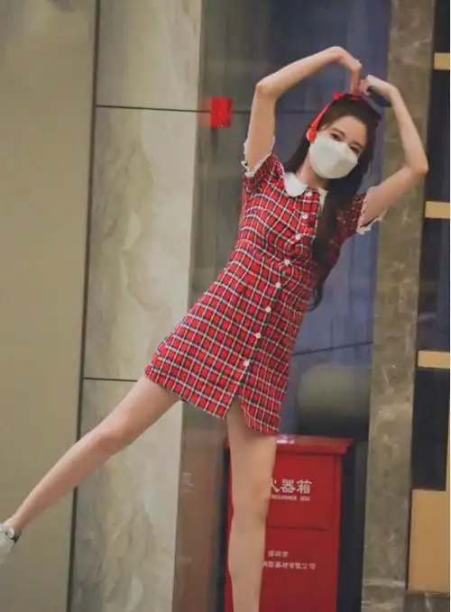 snh48孙珍妮好会穿私服甜度爆表好时髦大秀白皙长腿好吸睛