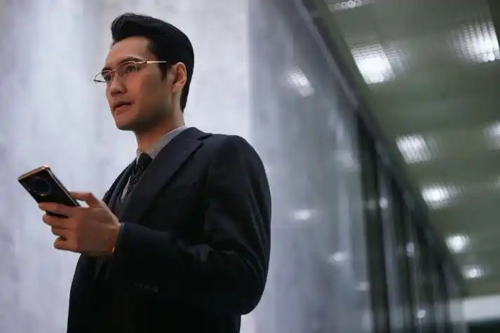 演员袁弘:能做到不主动迎合,已经不错_腾讯新闻