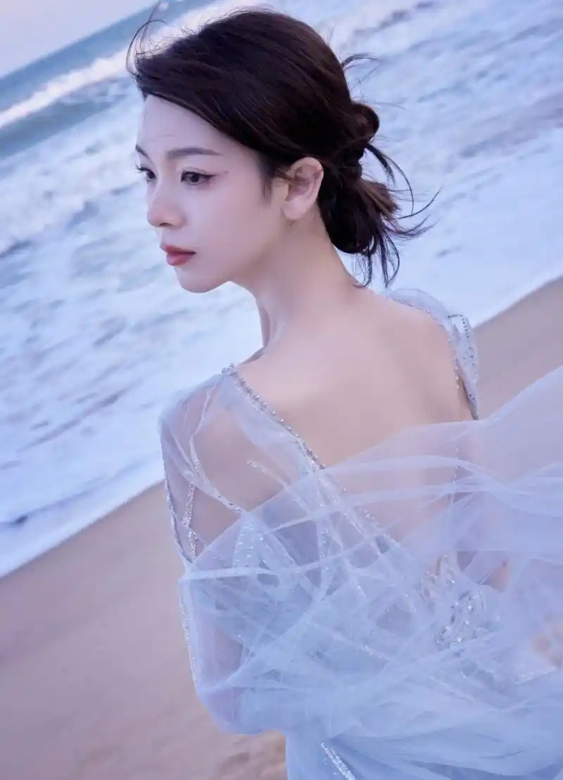 当初情满九道wan播出,陈瑶就是男女主工具人,网上骂陈瑶角色的评论