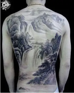 满背黑白艺术纹身