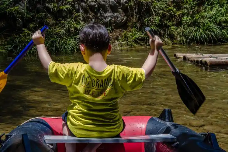 中兴镇.王婆岩景区 一日游,清溪河边喝茶.观小朋友玩水.享受氧吧!