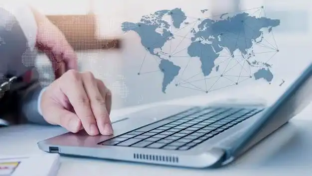 手按笔记本键盘的商务白领ppt背景图片