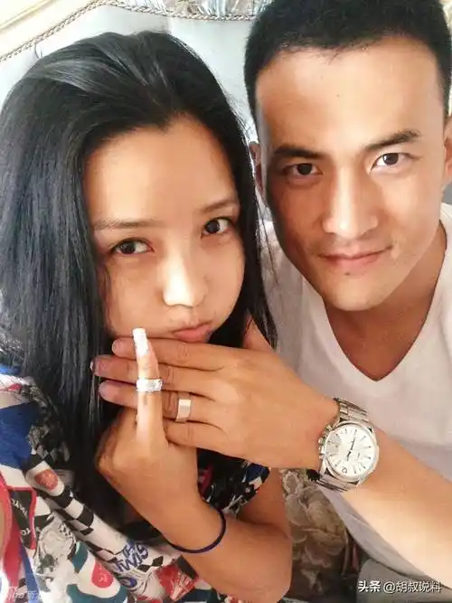 释小龙和何洁分手13年后,一人身家过亿,另一人如今怎样_恋情_事业