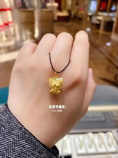 周大福黄金吊坠