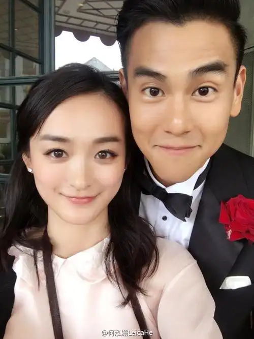 何泓姗和彭于晏合照