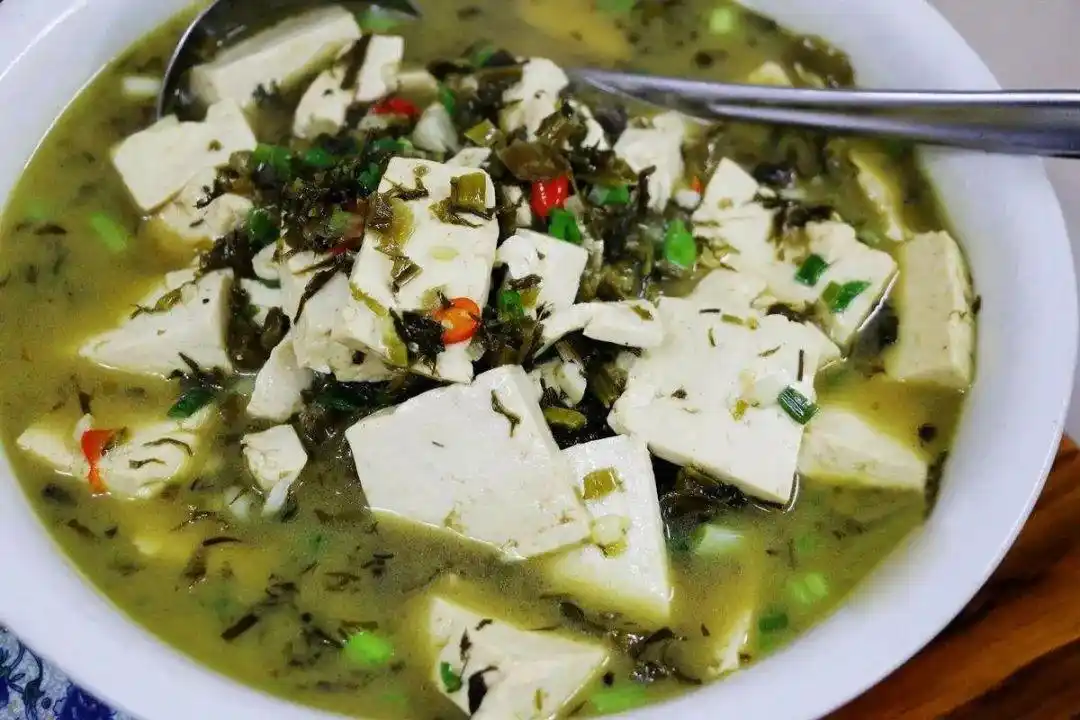 烧豆腐,烧河蚌,炒毛豆,炒肉丝,没有咸菜不搭的.