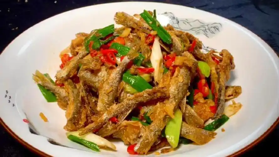 小河鱼像我这样做,鲜香酥脆,即好下酒又好下饭,做法简单超好吃