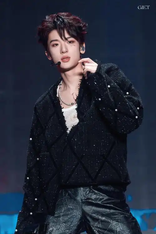 can you kiss me more@tf家族-张峻豪#张峻豪三代男菩萨