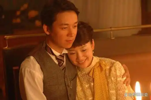 看了董洁和儿子的同框杂志,才明白她的一念之差,不只毁了潘粤明