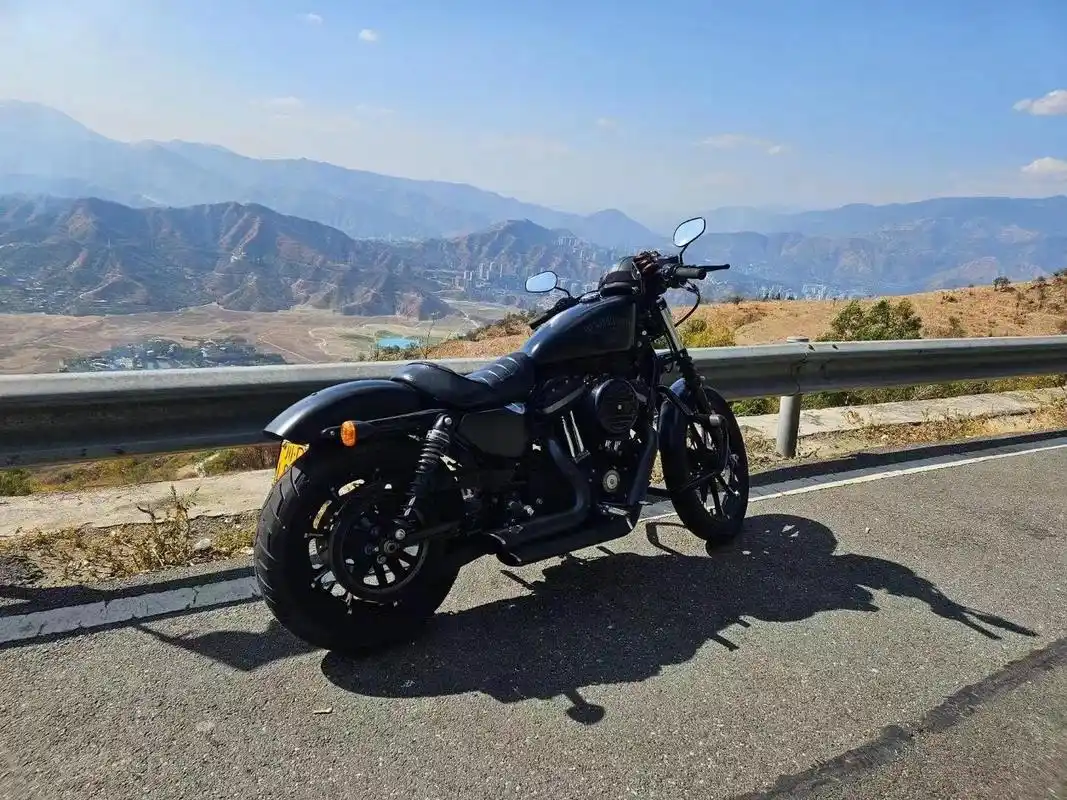 17年美产哈雷883n版(硬汉)  当时落地15万 (现在3万多拿下 ) 11000多