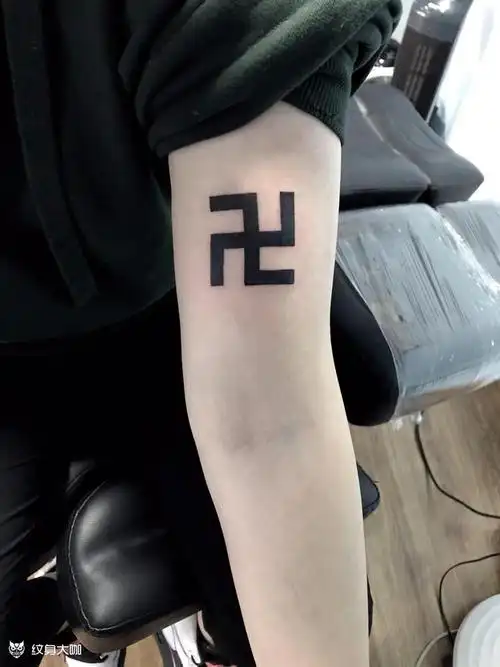 万字符_纹身图案手稿图片_fury -阿喆的纹身作品集