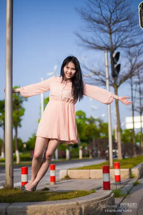 春眠不觉晓,处处闻啼鸟--姑娘姑娘你真美,你的笑容像花蕾.