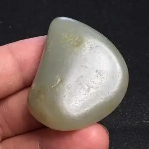 新疆和田青白玉籽料原石图片