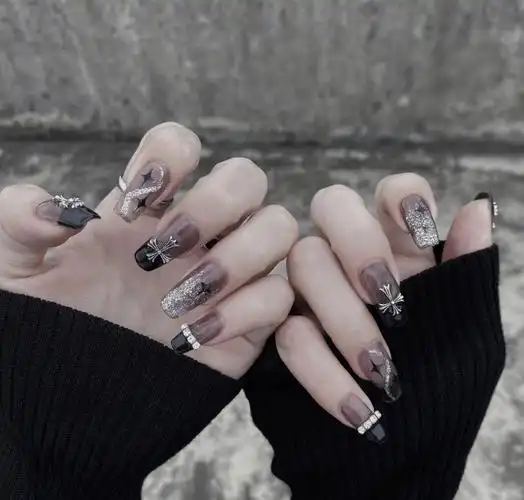 黑色系甜酷美甲冰透黑色美甲一整个爱住