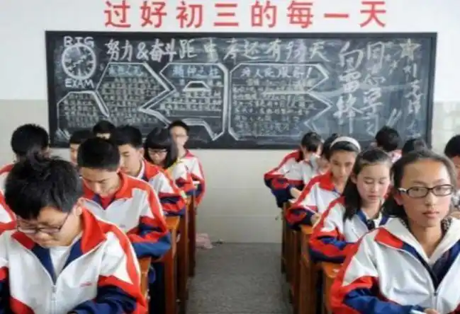 初中学生"同学录"火了,留言过于凡尔赛,最后结尾才是亮点