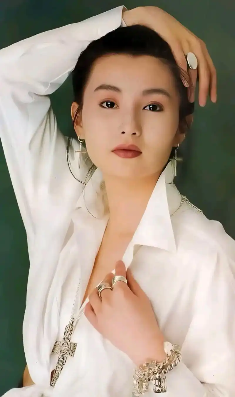 59岁张曼玉近照