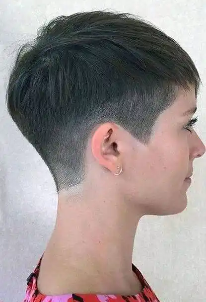 2024女士推边短发:时尚与个性的完美结合_发型_女性_气质