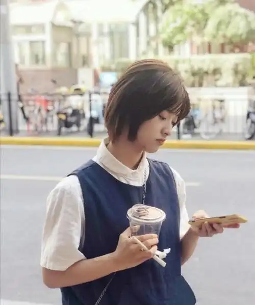 别再吐槽沈月的造型不好看了请看看她的私服青春靓丽又时尚