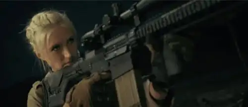 沙鹰行动中有一位美女狙击手及剧中武器赏析