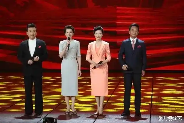 节目由周涛,朱军,董卿,张泽群主持,两位央视花旦再度合体.