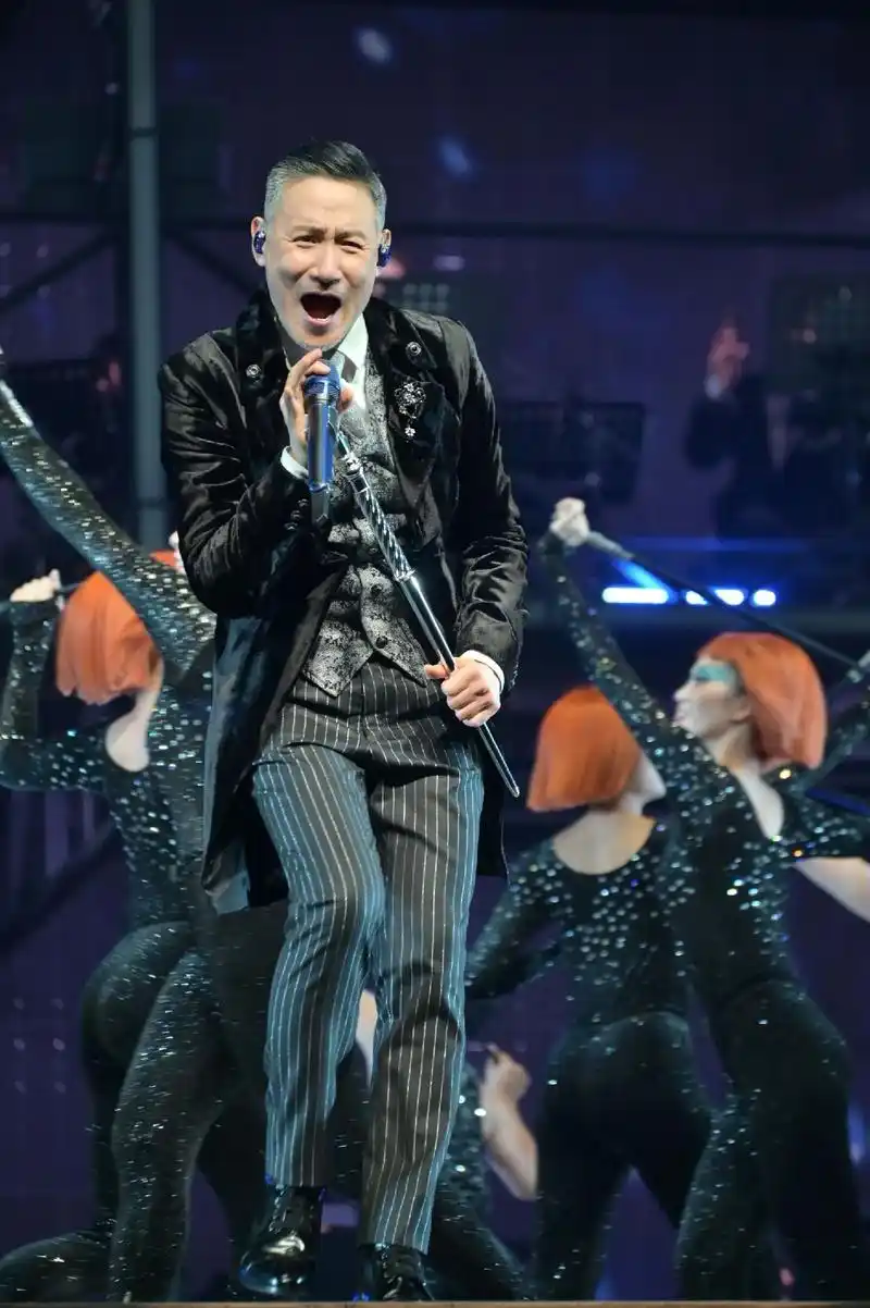 #歌神张学友 #音乐现场 #一代人的回忆 成都演唱会,近距离 - 抖音