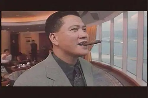 61岁万梓良晚年生活凄凉夜场里扮老大小17岁妻子曝光