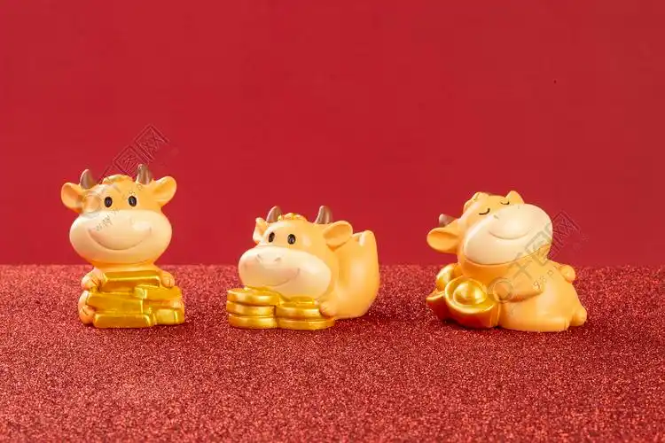 高清摄影图招财卡通萌小牛