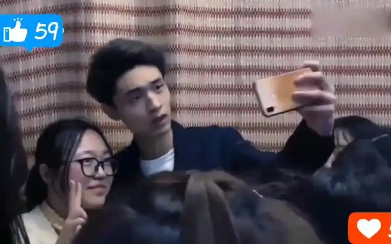 【秦霄贤】抽烟喝酒的男子也可以这么温柔_哔哩哔哩 (゜-゜)つロ 干杯