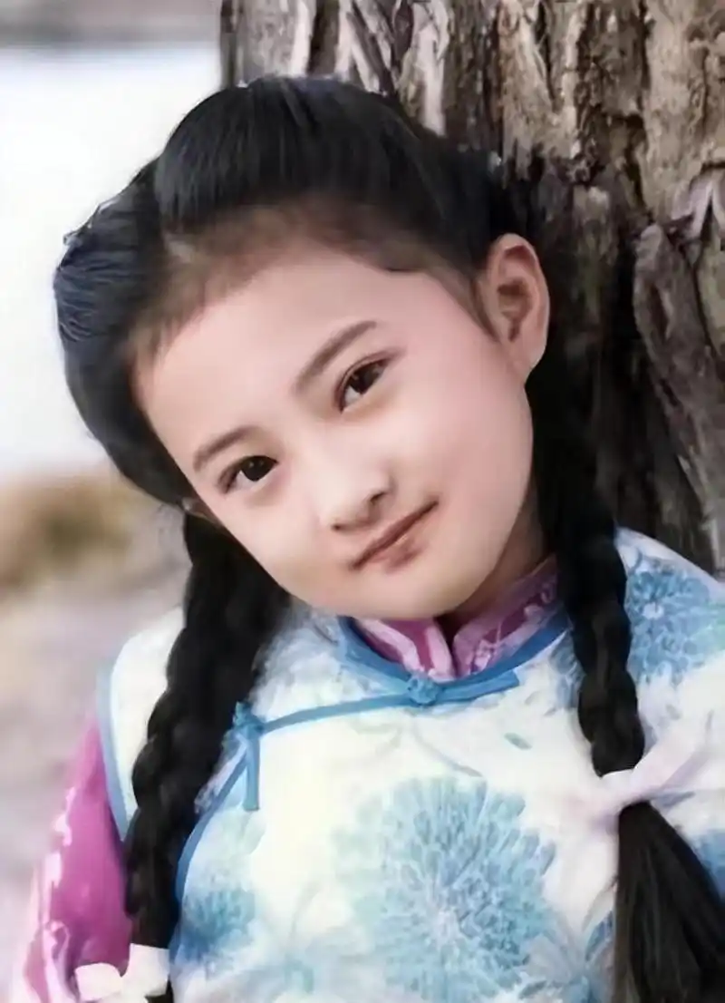 金铭,一个曾经在娱乐圈璀璨辉煌的老牌童星.