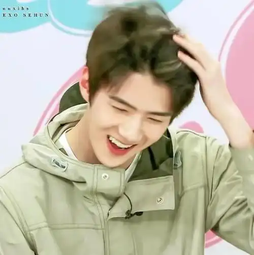 想求哈哈大笑的男生头像笑得浮夸笑得开心笑得眼睛眯成一条缝贼有感染